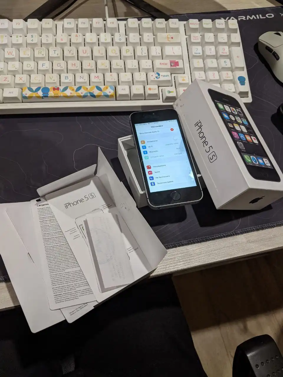 Продам iPhone 5s 16GB полный комплект