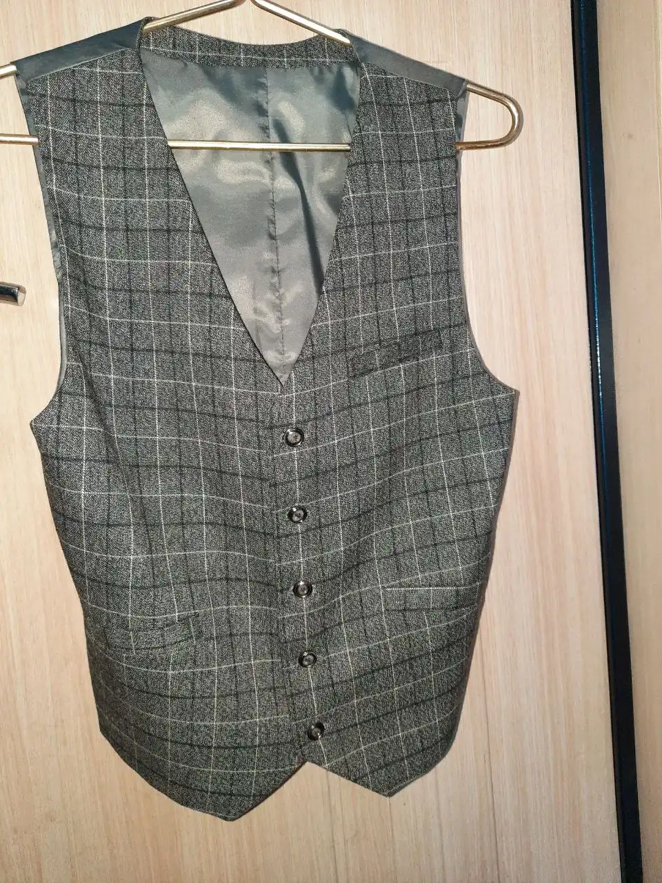 Серый мужской костюм-тройка в клетку Dimevels