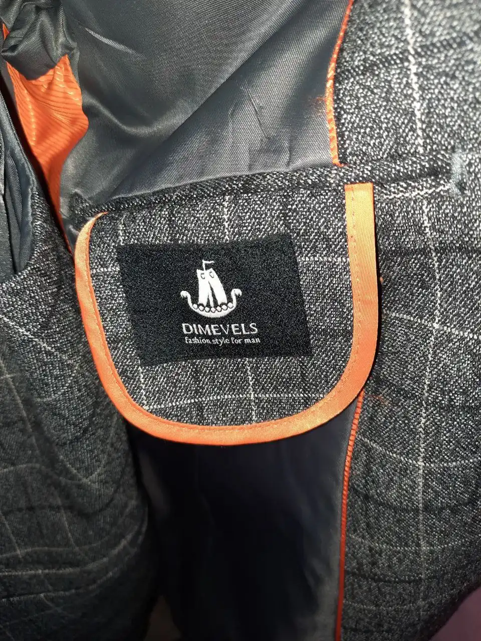 Серый мужской костюм-тройка в клетку Dimevels