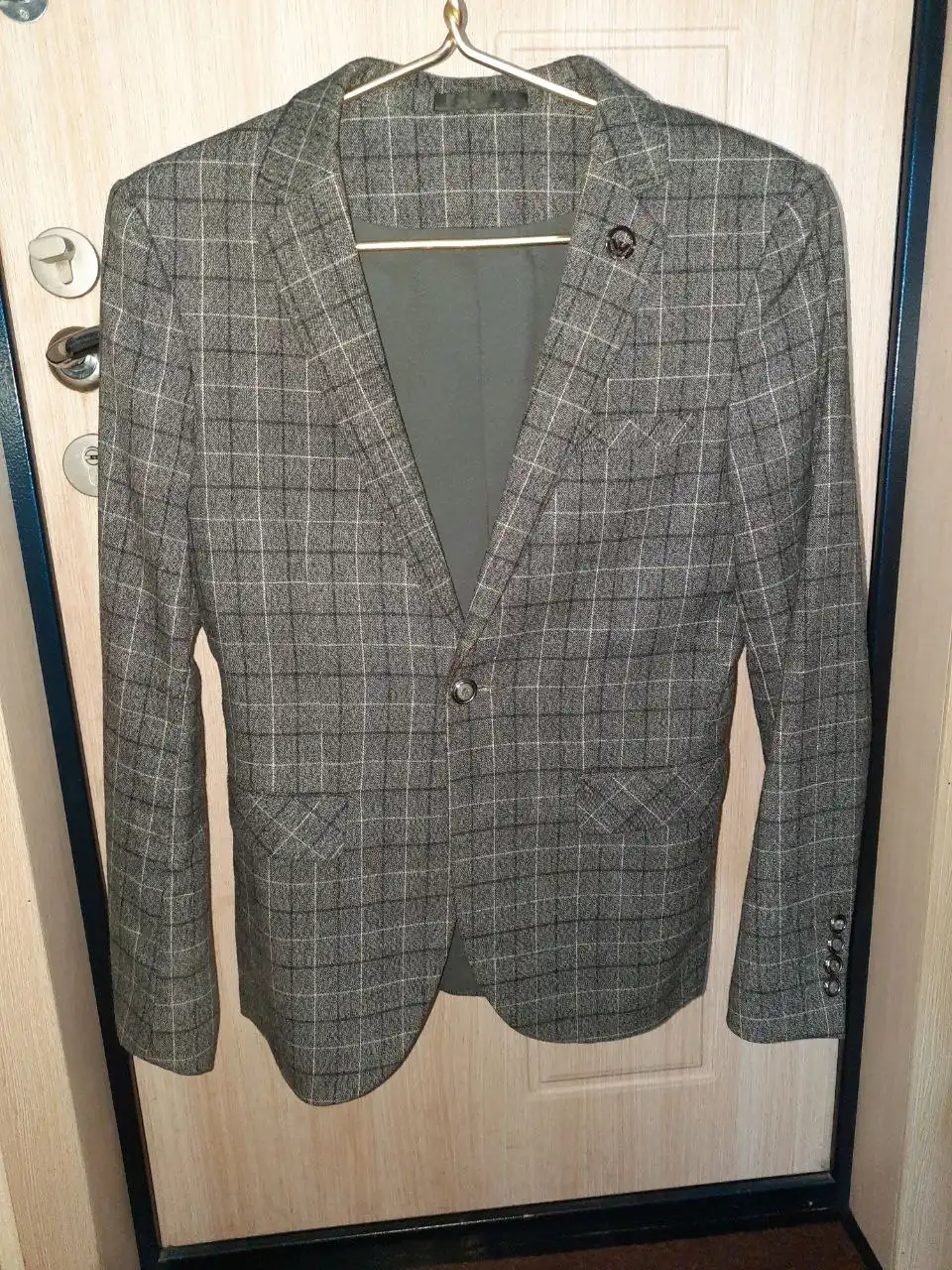 Серый мужской костюм-тройка в клетку Dimevels