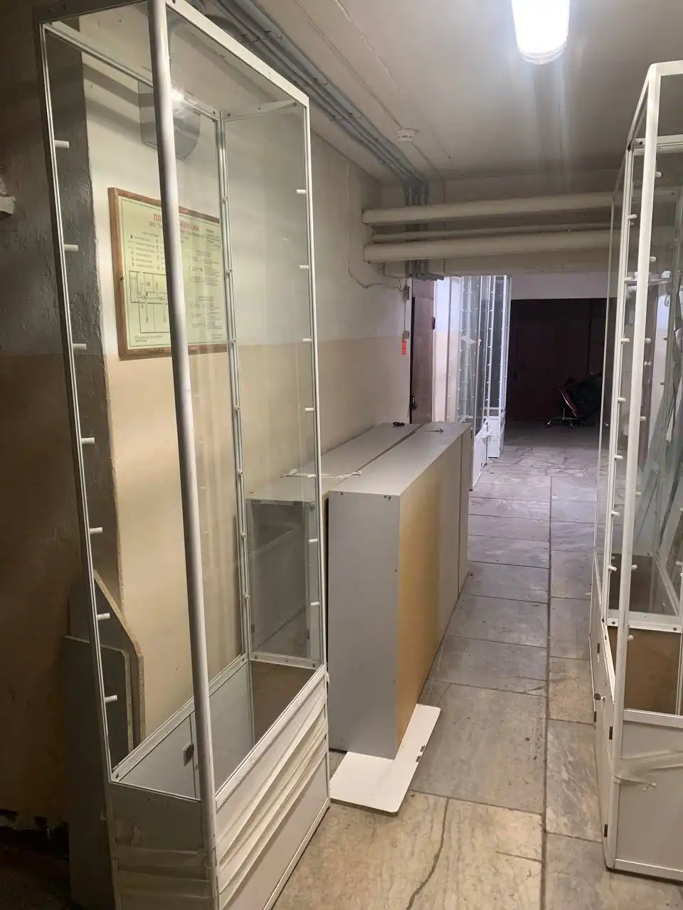 Витрины с подсветкой в наличии - Мебель для торговли (Барахолка) в Чебоксары