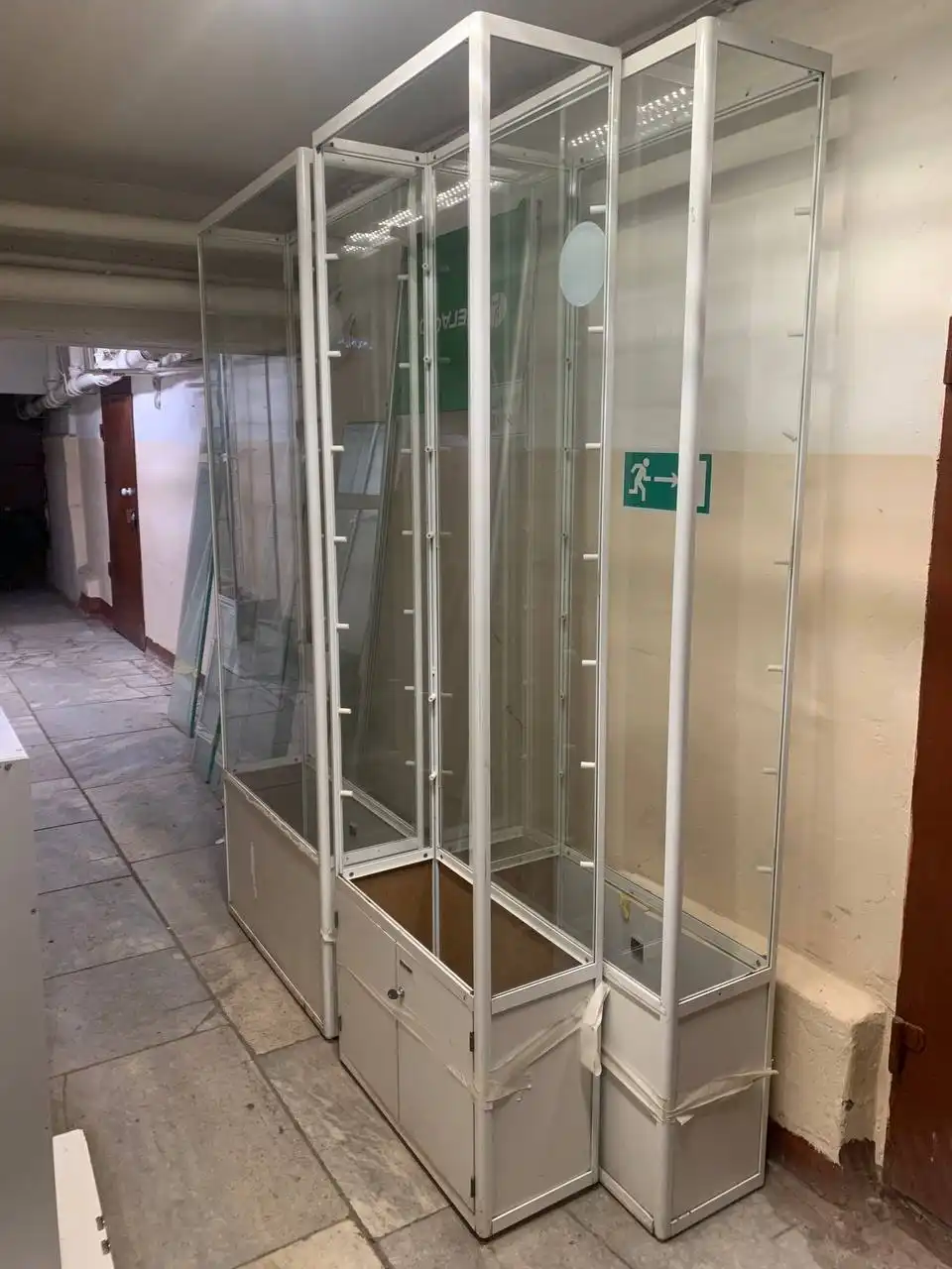 Витрины с подсветкой в наличии - Мебель для магазина (Барахолка) в Чебоксары