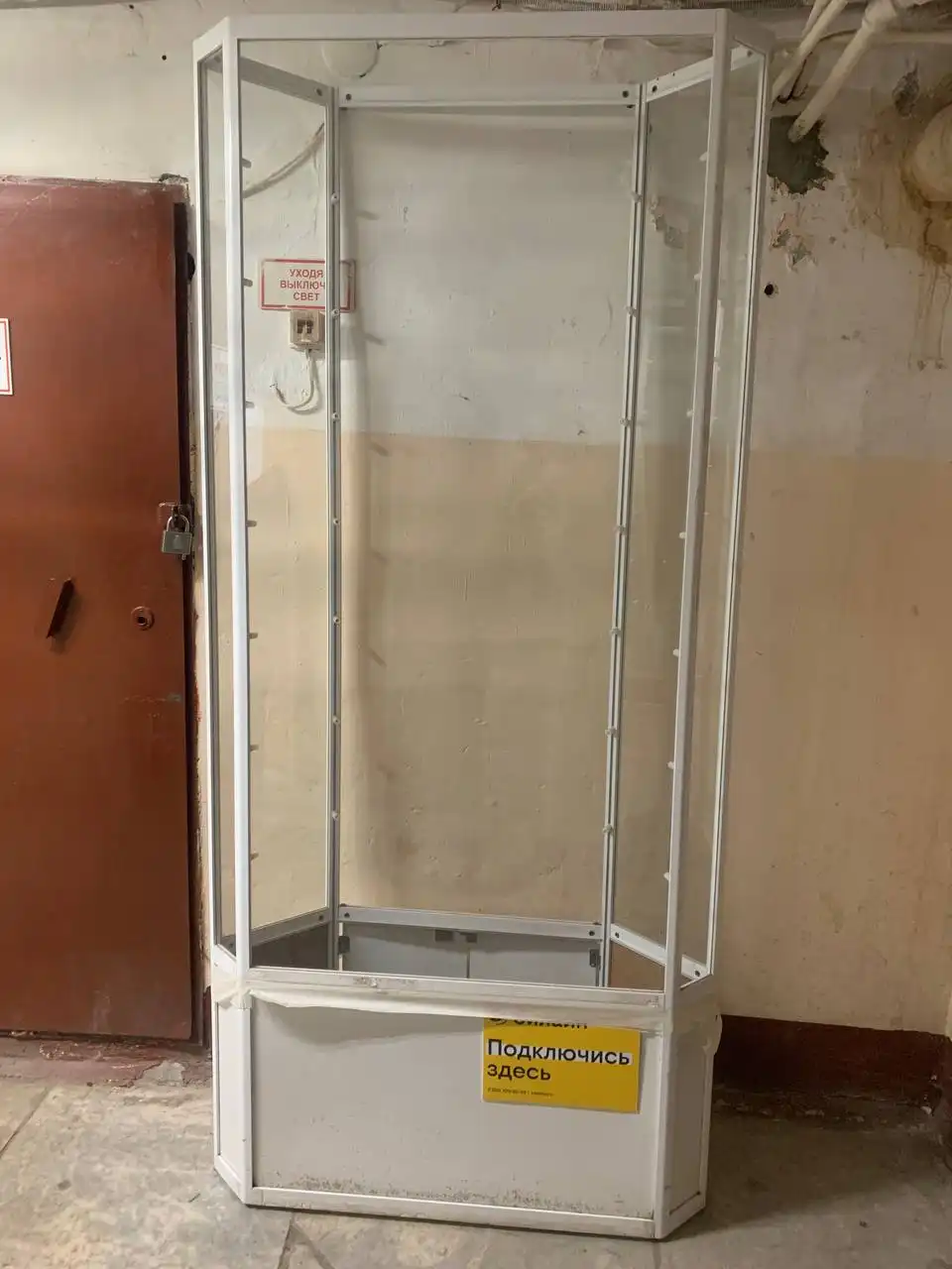 Витрины с подсветкой в наличии - Мебель для магазина (Барахолка) в Чебоксары