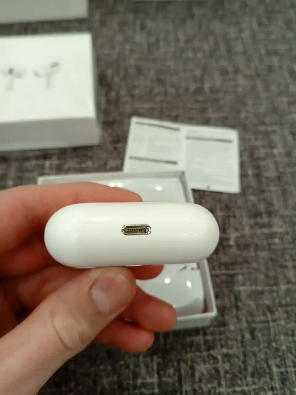 Стильные Bluetooth-наушники с кейсом для зарядки - Наушники (Электроника) в Чебоксары