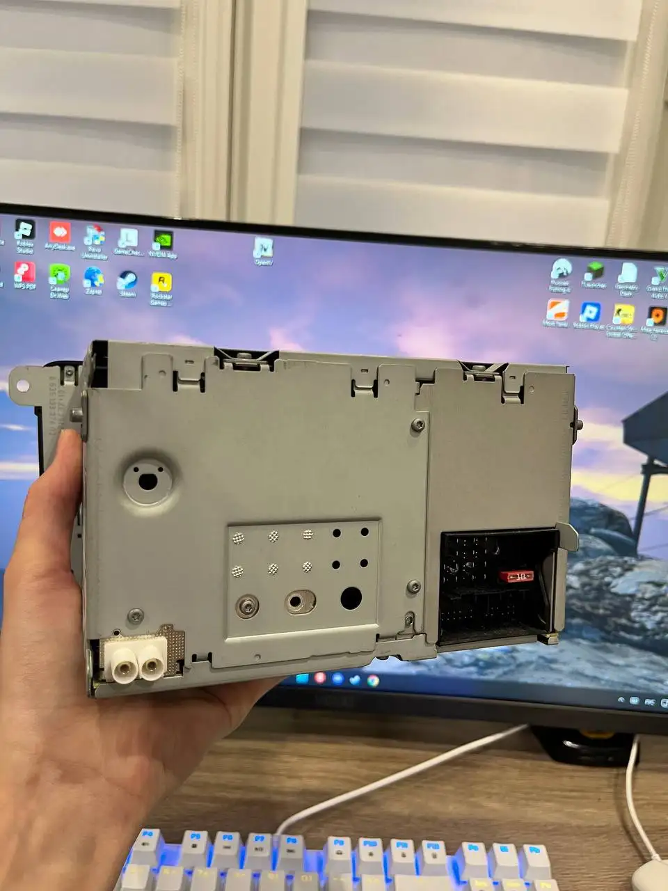 Продажа штатных магнитол Mitsubishi Outlander и Volkswagen Jetta 2012 года - Аудиосистемы (Запчасти) в Чебоксары