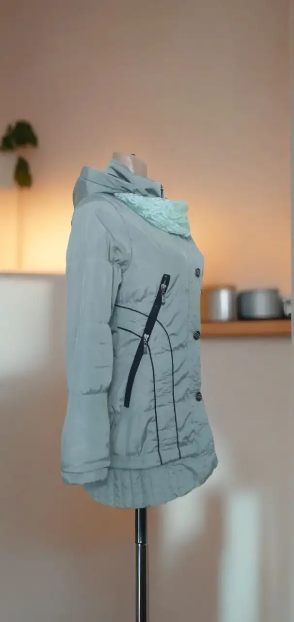 Куртка демисезонная бу 42 размера - Верхняя одежда (Одежда) в Чебоксары