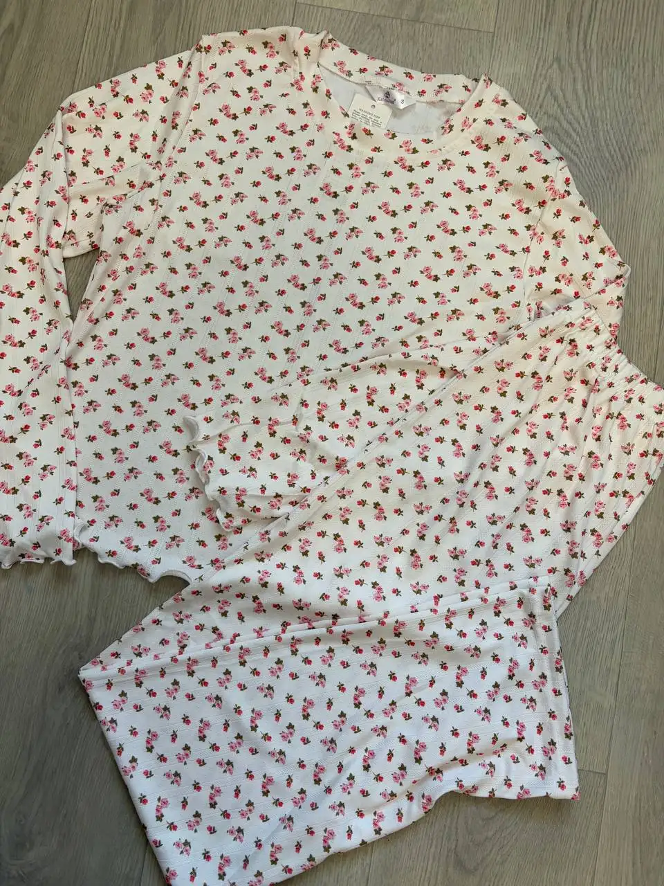 Женская одежда: лосины, футболки, кофты, носочки - Женская одежда (Одежда) в Чебоксары