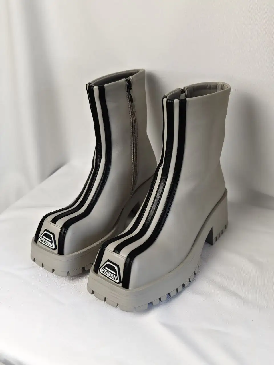 Весенние ботинки новые в коробке - Обувь (Одежда) в Чебоксары