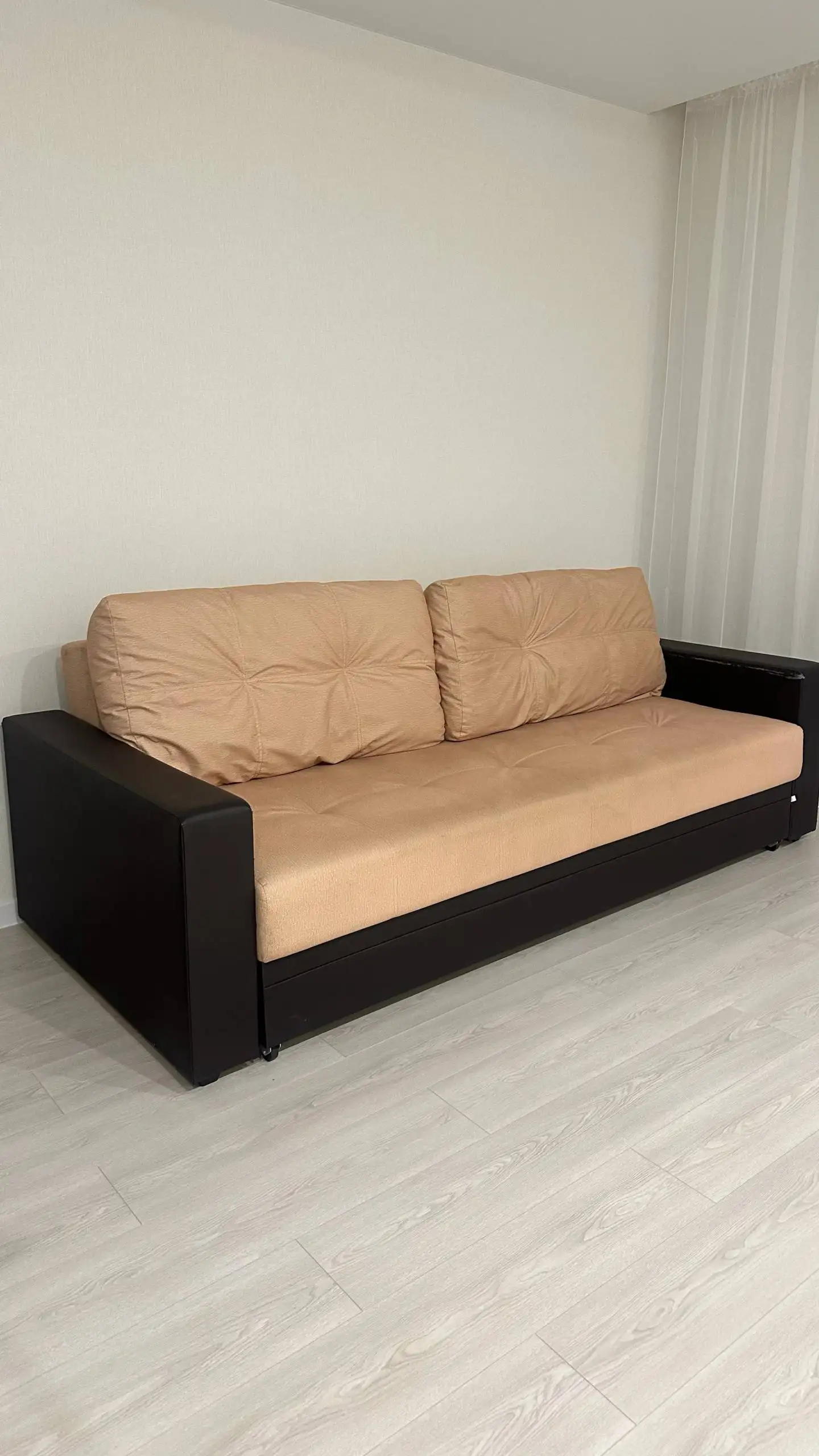 Продается диван с выдвижным механизмом - Барахолка в Чебоксары