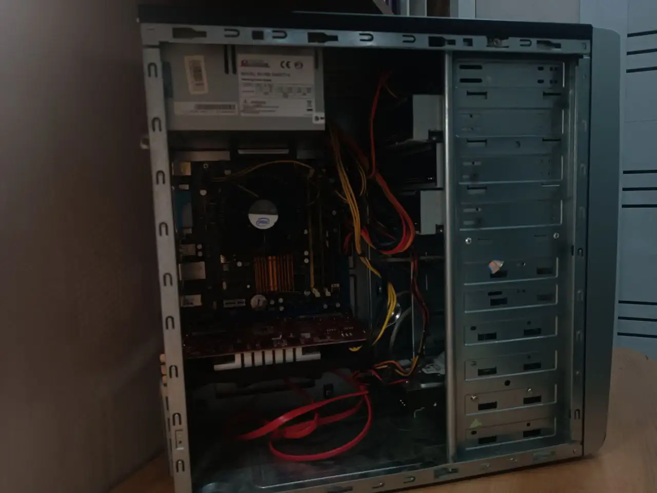 Продаётся системный блок Intel Core 2 Duo E8400 с NVIDIA GeForce GTS 450 - Компьютеры (Электроника) в Чебоксары