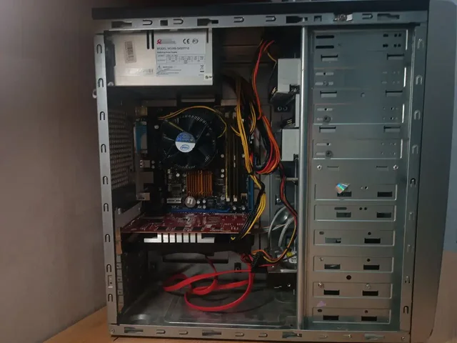 Продается системный блок Intel Core 2 Duo E8400 с видеокартой NVIDIA GTS 450 - Смартфоны и гаджеты в Чебоксары