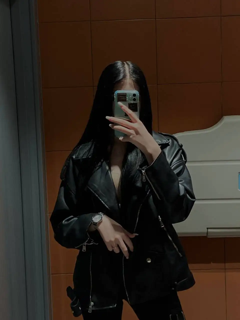 Продажа укороченной косухи, ботфортов, летнего костюма и другой одежды - Одежда в Чебоксары