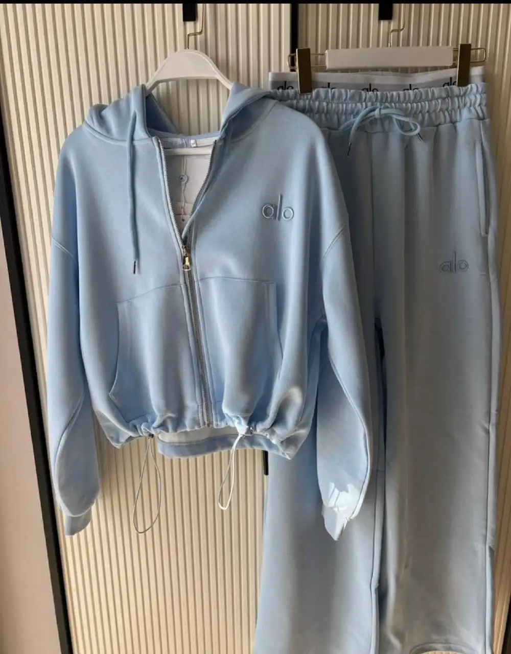 Продажа одежды: костюмы, футболки, носки, лосины - Повседневная одежда (Одежда) в Чебоксары