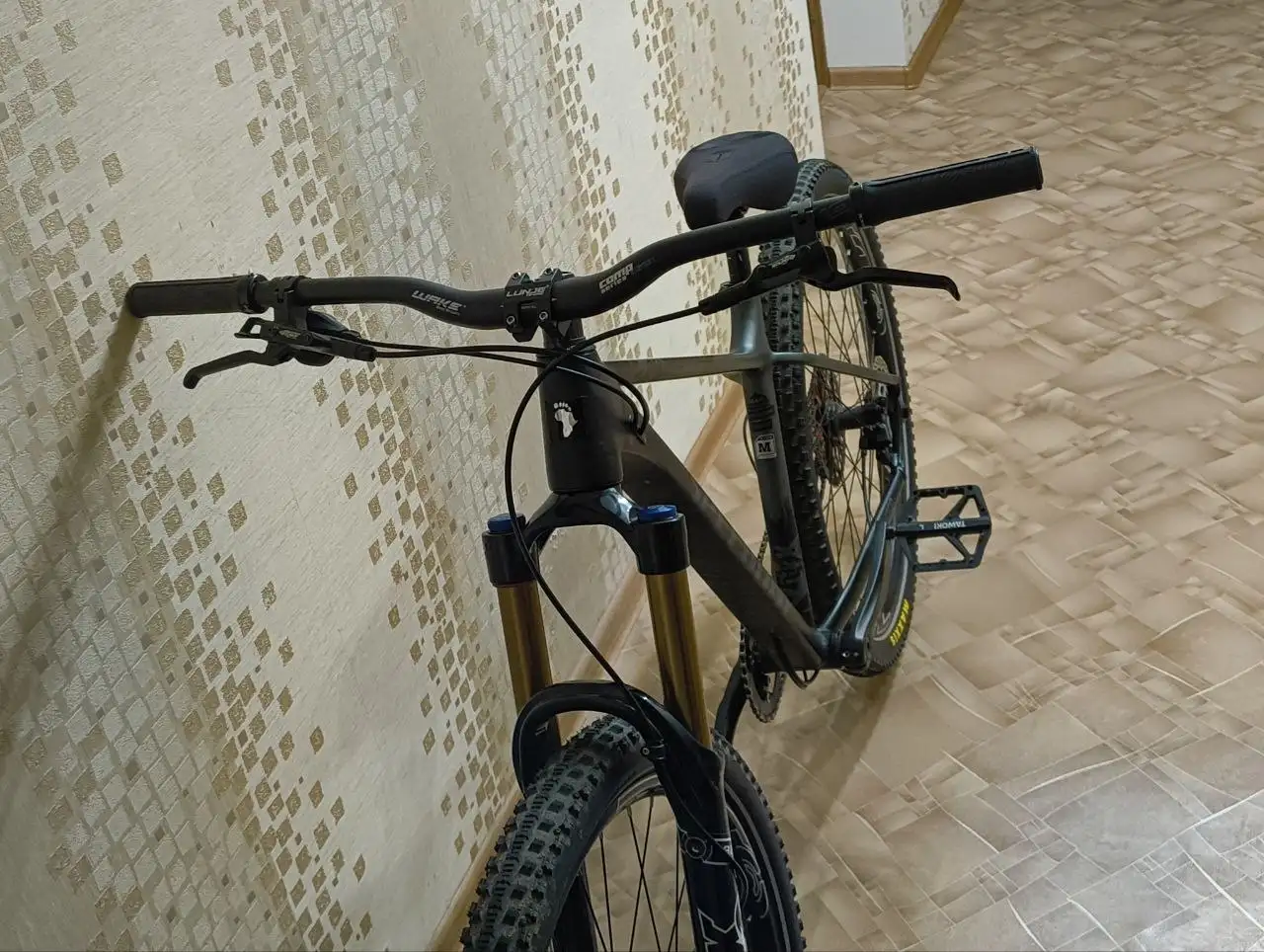 Горный велосипед с воздушной вилкой 160мм и трансмиссией Shimano Deore - Велосипеды (Хобби и отдых) в Чебоксары