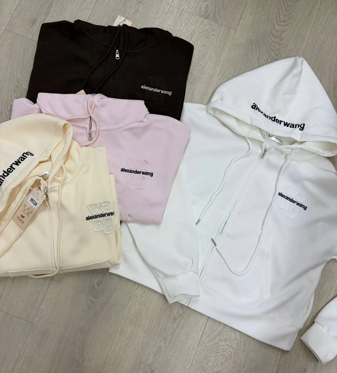 Лосины, костюмы, свитшоты, футболки и носки - Женская одежда (Одежда) в Чебоксары