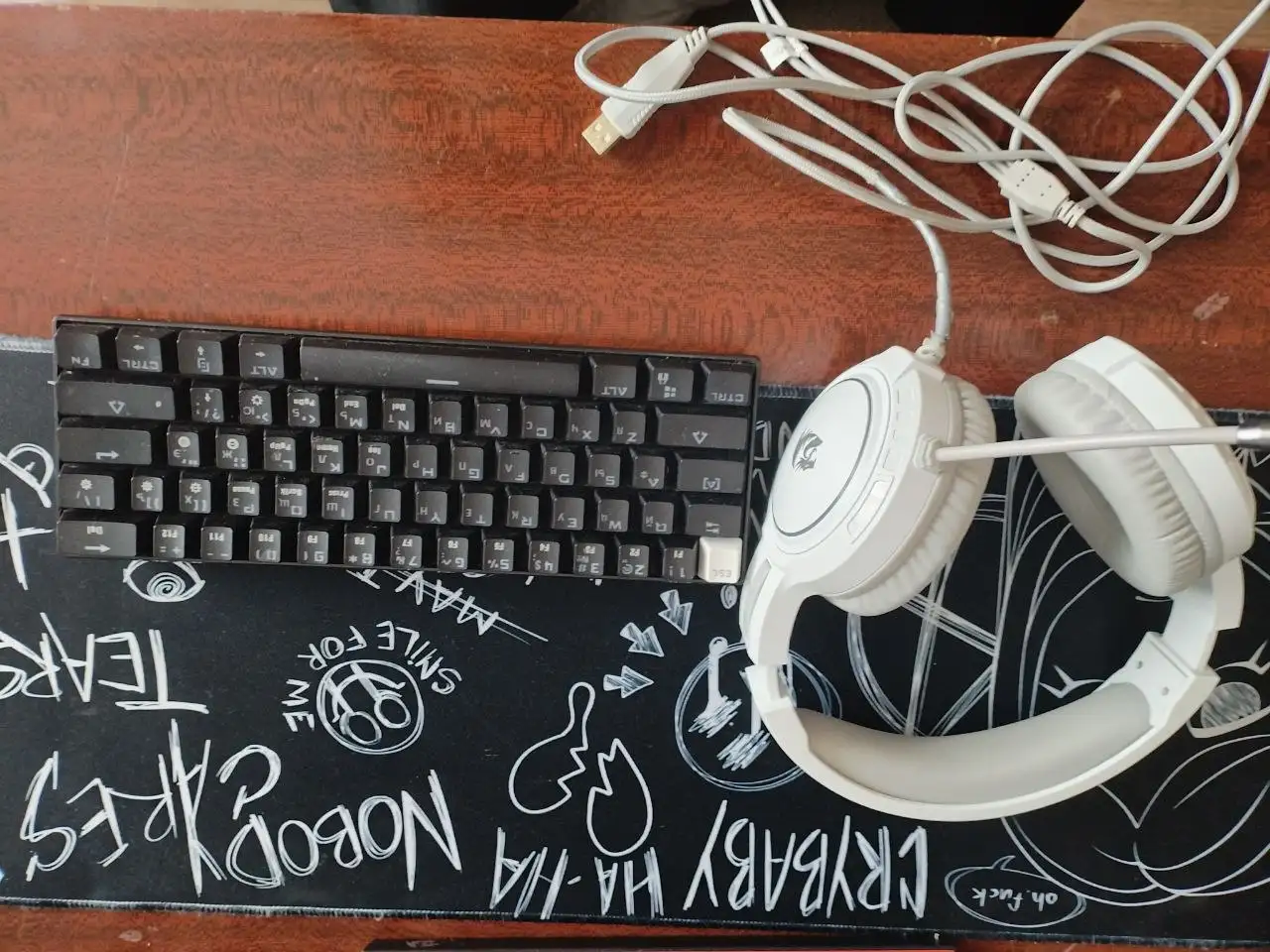 Продажа игрового набора: клавиатура, наушники, мышь - Игровые аксессуары (Электроника) в Чебоксары