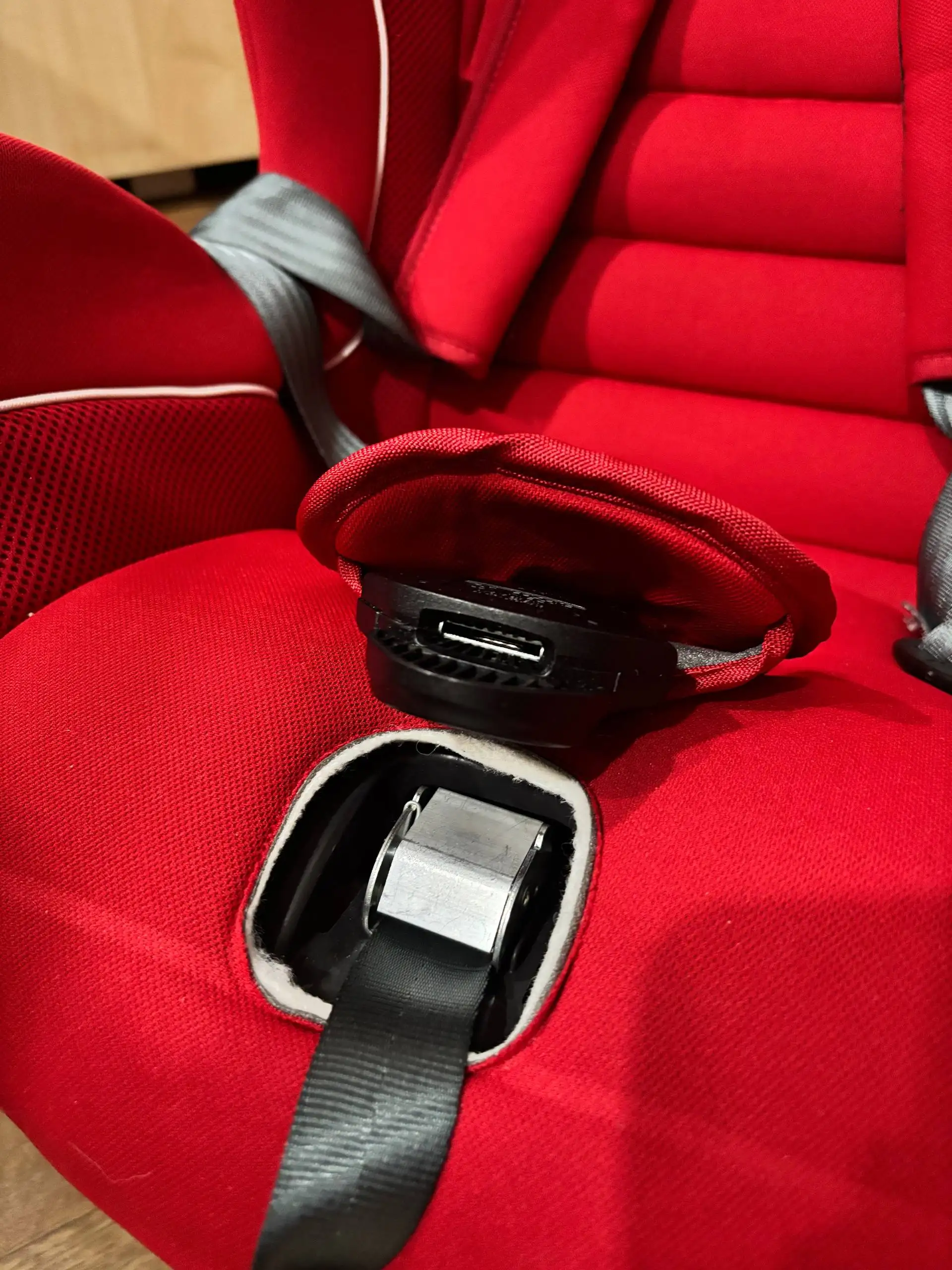 Детское автокресло CAM Isofix 9-18кг красное - Автокресла (Товары для детей) в Чебоксары