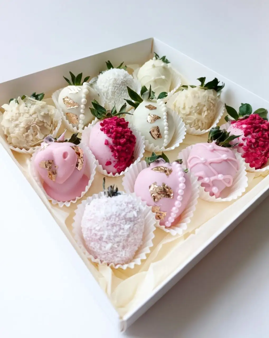 Клубника в шоколаде: уютная классика, белый шоколад и авторские работы - Продукты питания (Барахолка) в Чебоксары