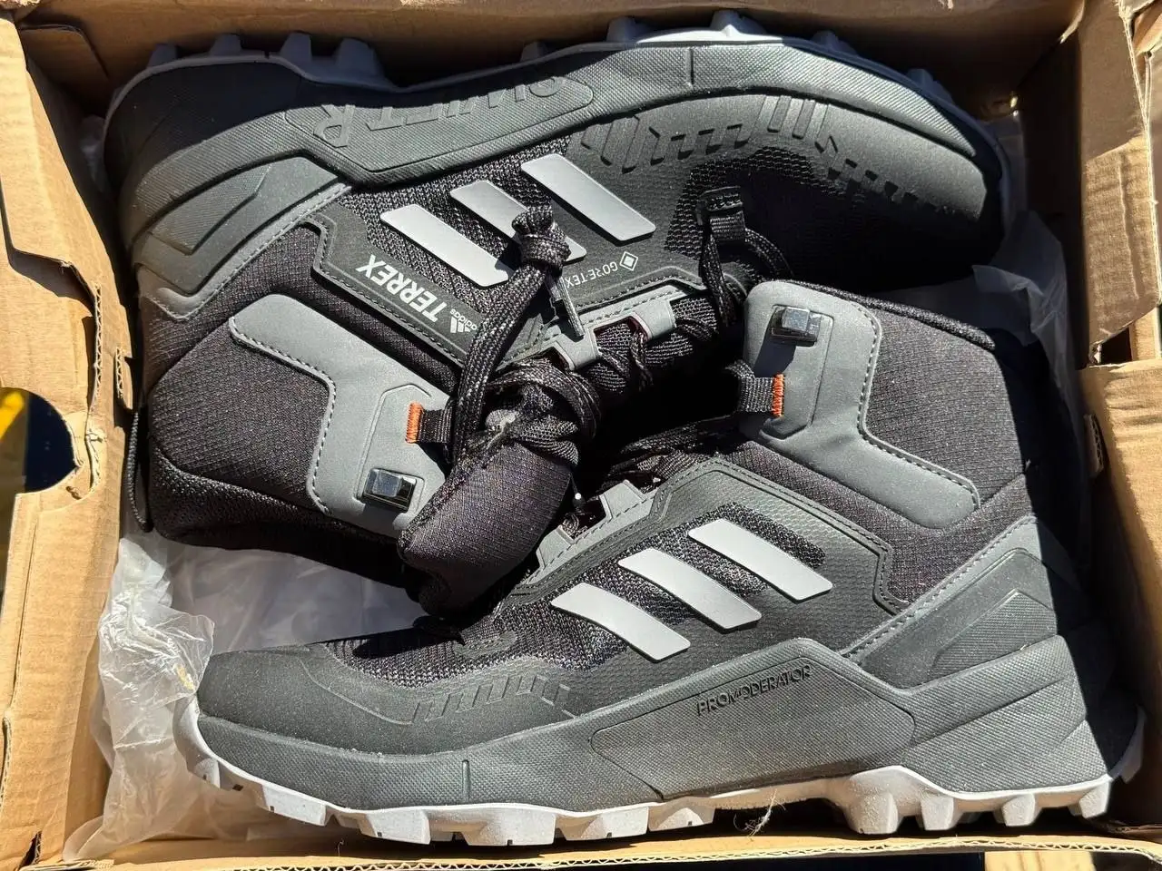 Кроссовки разные размеры и модели - Кроссовки (Одежда) в Чебоксары