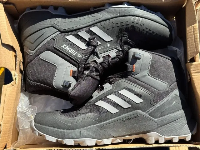 Кроссовки разные размеры и модели - Национальная одежда в Чебоксары