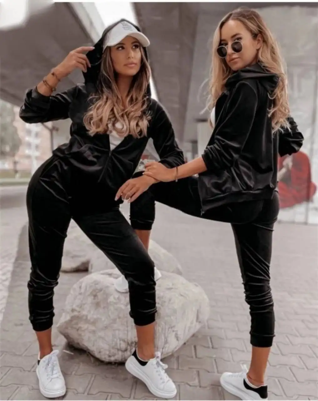 Костюм на молнии из велюра и бархата - Костюмы (Одежда) в Чебоксары