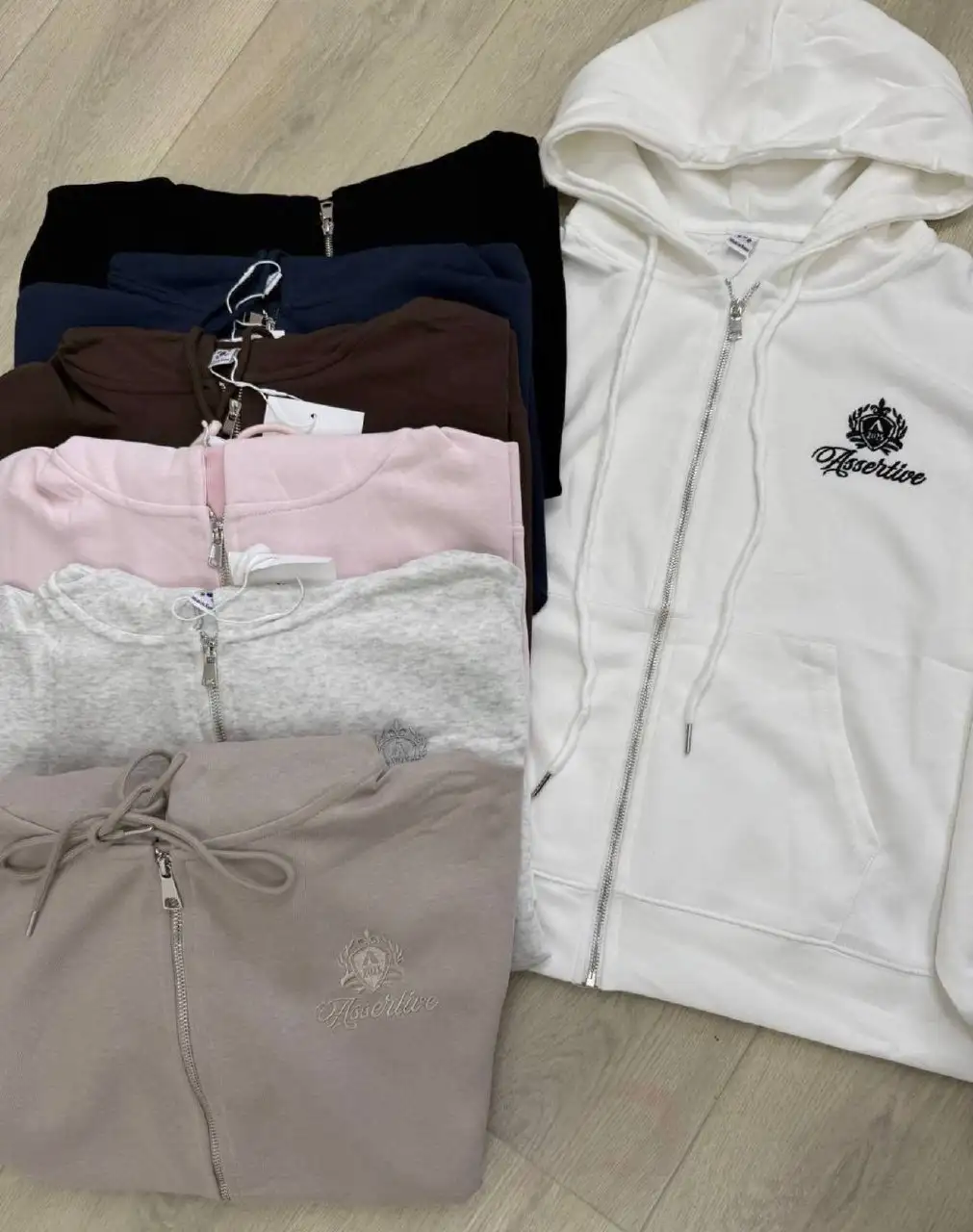 Спортивная одежда: штаны, футболки, костюмы, лосины - Спортивная одежда (Одежда) в Неизвестно