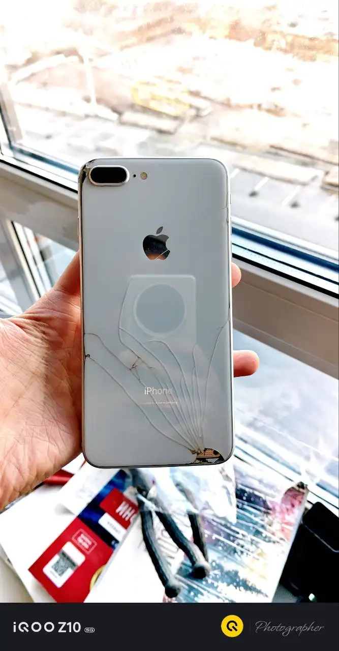 iPhone 8 Plus с дефектами - Смартфоны (Электроника) в Чебоксары