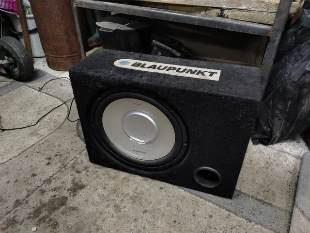 Сабвуфер BLAUPUNKT фазоинверторный 12 дюймов - Смартфоны и планшеты в Чебоксары