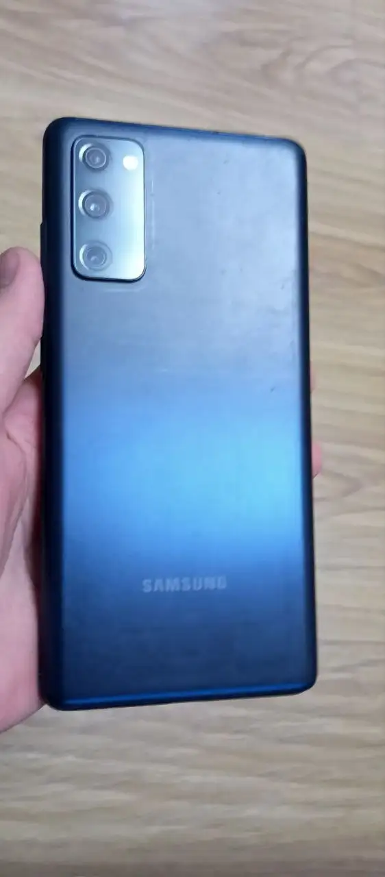 Samsung S20 FE 128GB с трещиной на дисплее - Мобильные телефоны (Электроника) в Чебоксары