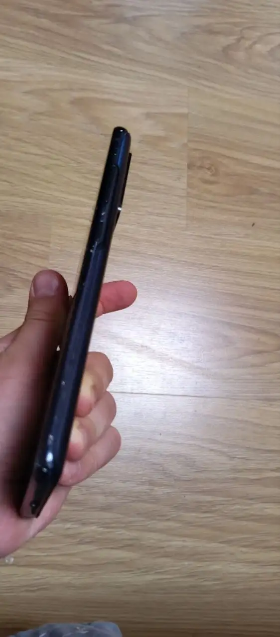 Samsung S20 FE 128GB с трещиной на дисплее - Мобильные телефоны (Электроника) в Чебоксары
