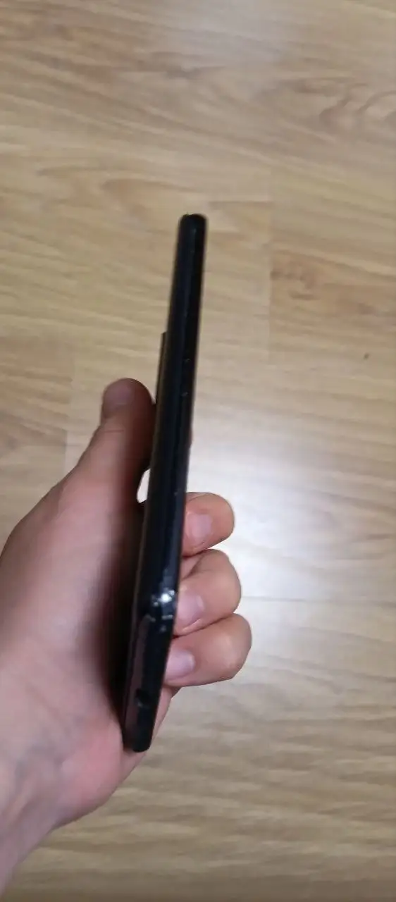 Samsung S20 FE 128GB с трещиной на дисплее - Мобильные телефоны (Электроника) в Чебоксары