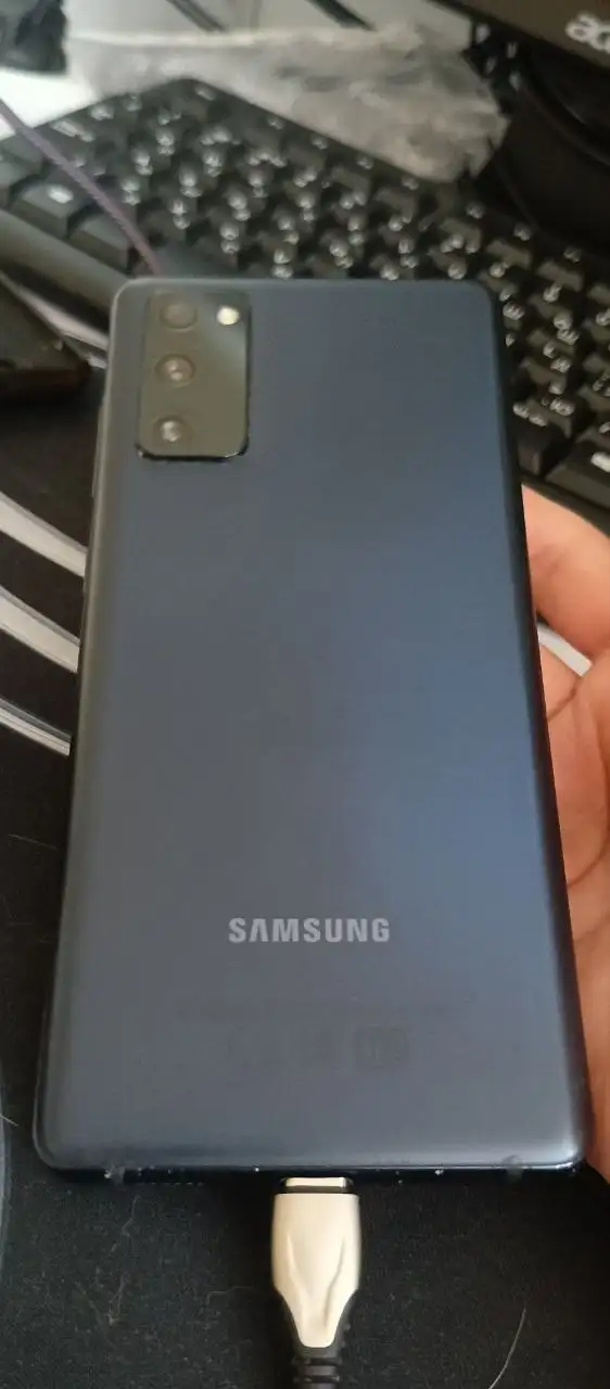 Samsung S20 FE 128GB с трещиной на дисплее - Мобильные телефоны (Электроника) в Чебоксары