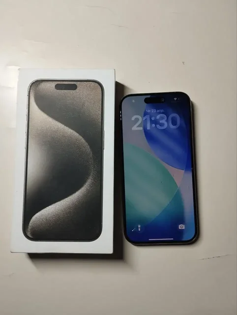 IPhone 15 Pro 128GB с трещиной на экране - Наушники и гарнитуры в Чебоксары