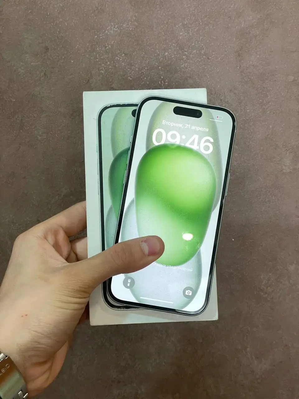 iPhone 15 128 ГБ зеленый в хорошем состоянии - Мобильные телефоны (Электроника) в Чебоксары