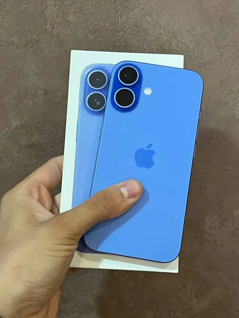 iPhone 16 128GB голубой - Гаджеты в Чебоксары