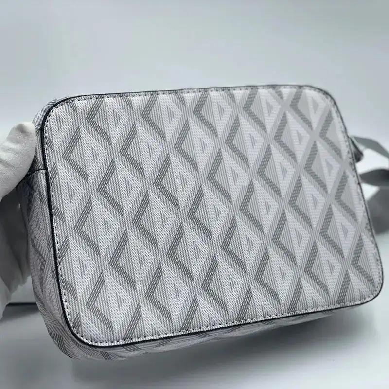 Продажа сумок Dior, Lacoste, Burberry, Coach - Сумки (Одежда) в Чебоксары