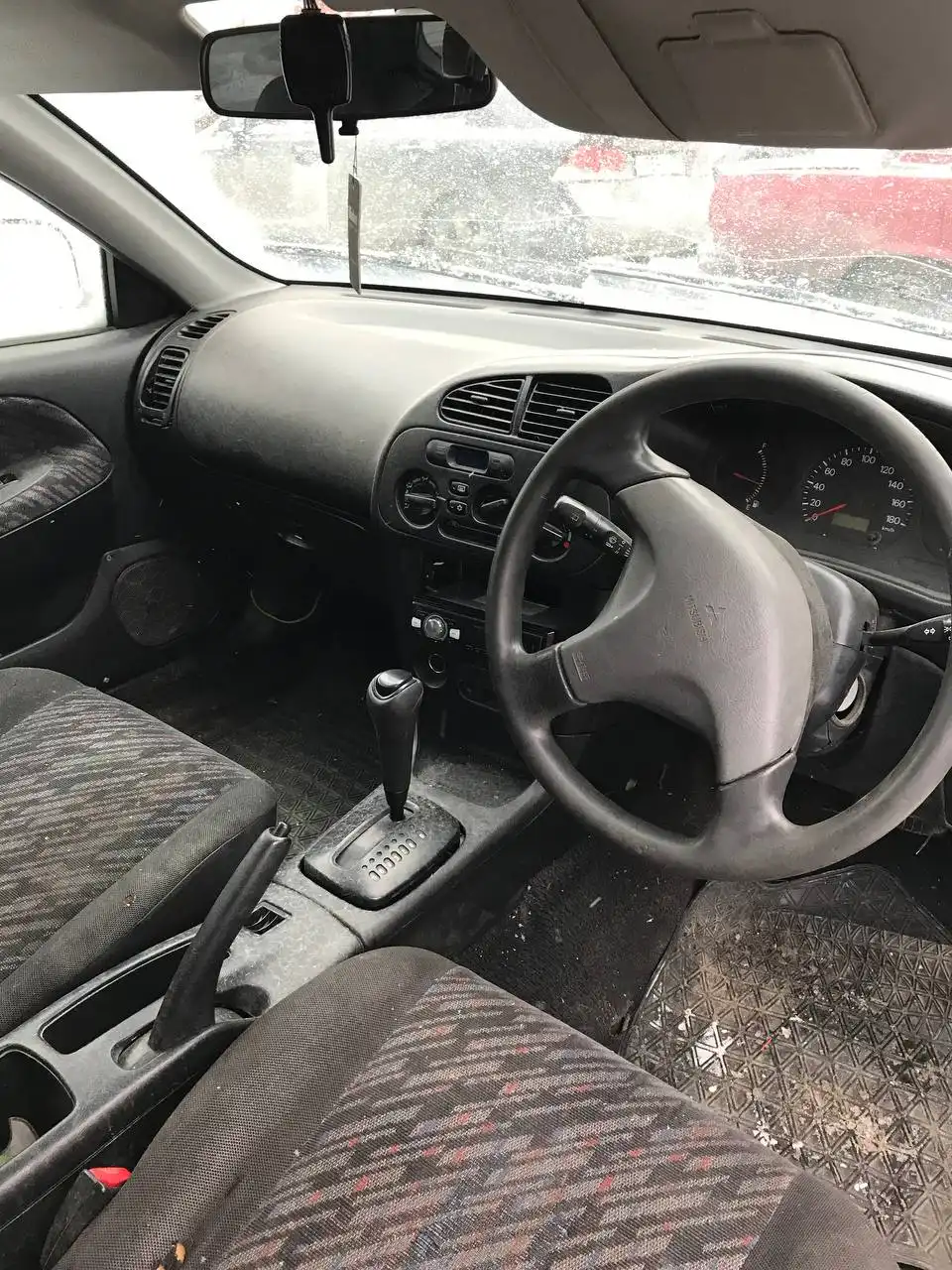 Продажа автомобиля с АКПП, зимней резиной и документами