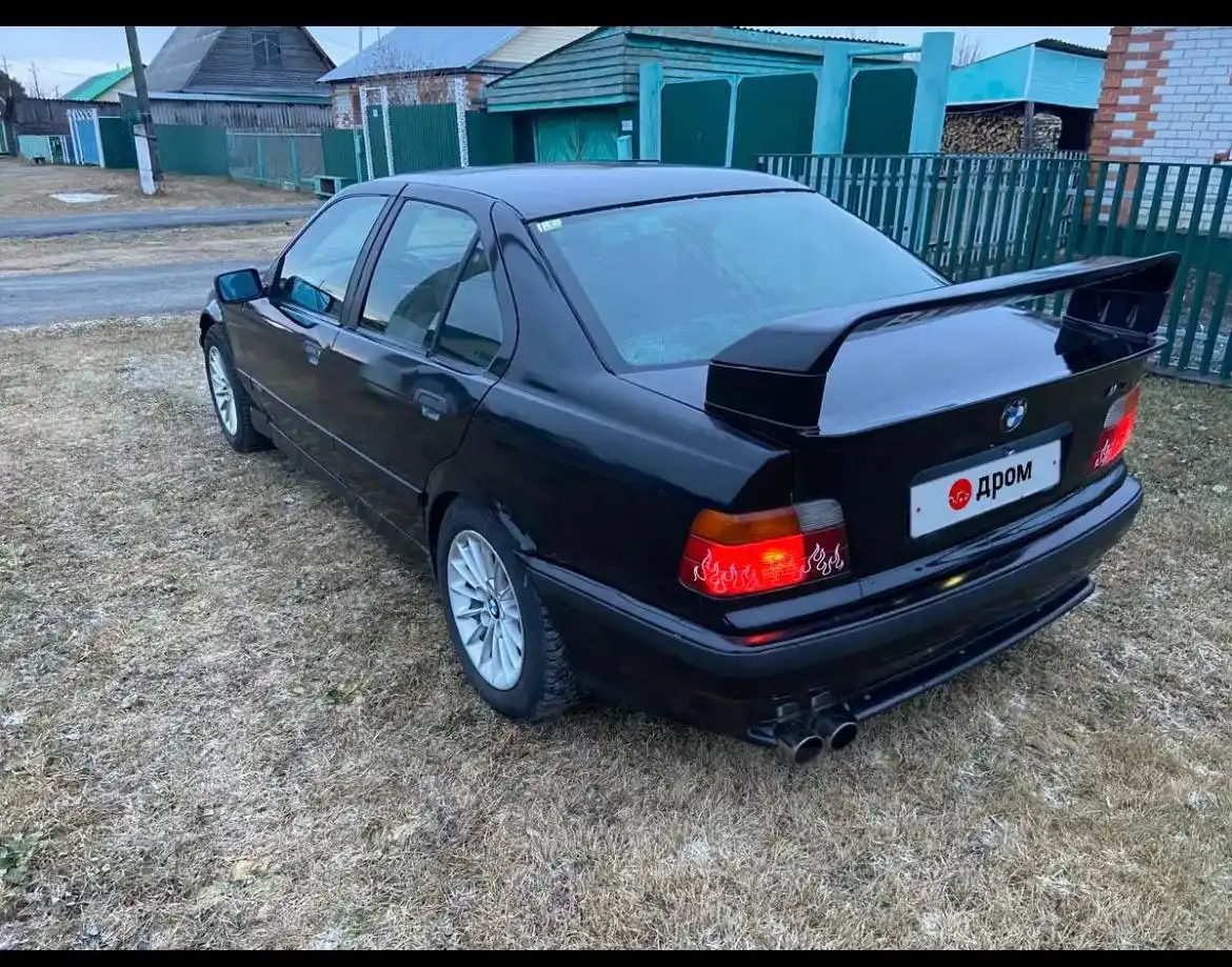 BMW 1991 года выпуска с двумя комплектами резины