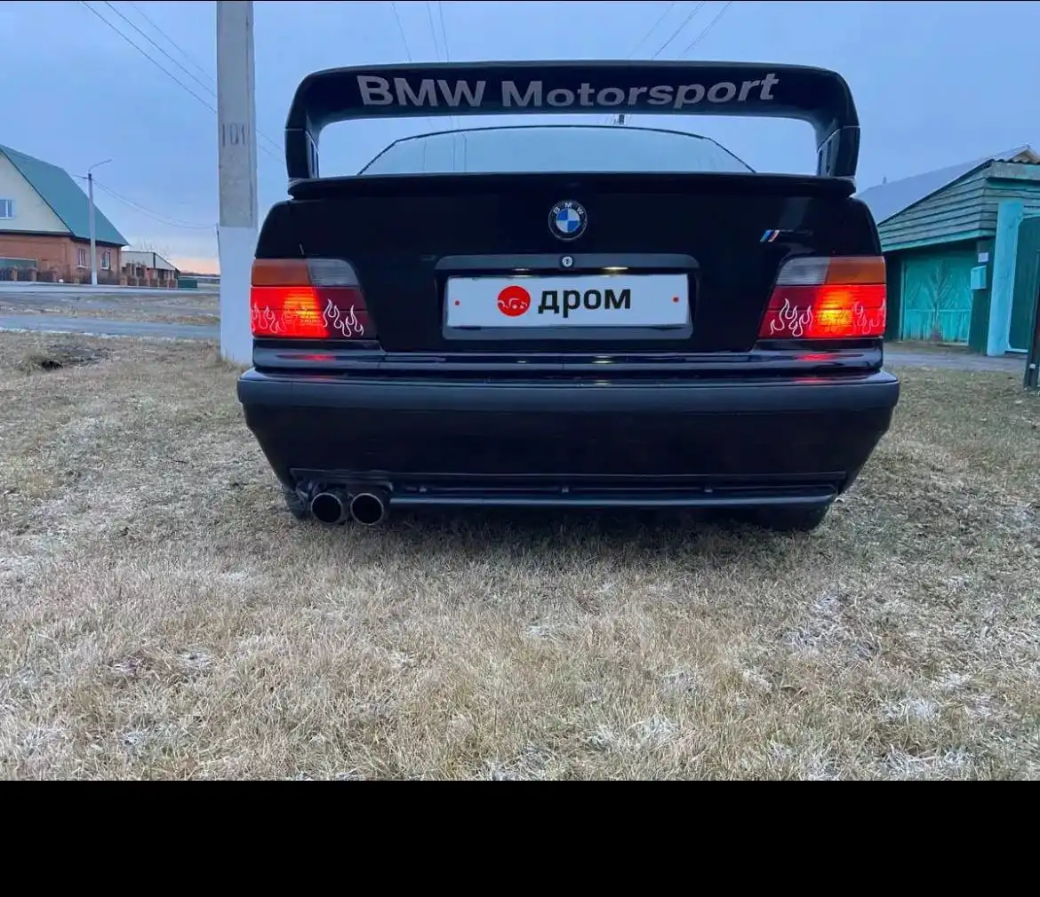 BMW 1991 года выпуска с двумя комплектами резины