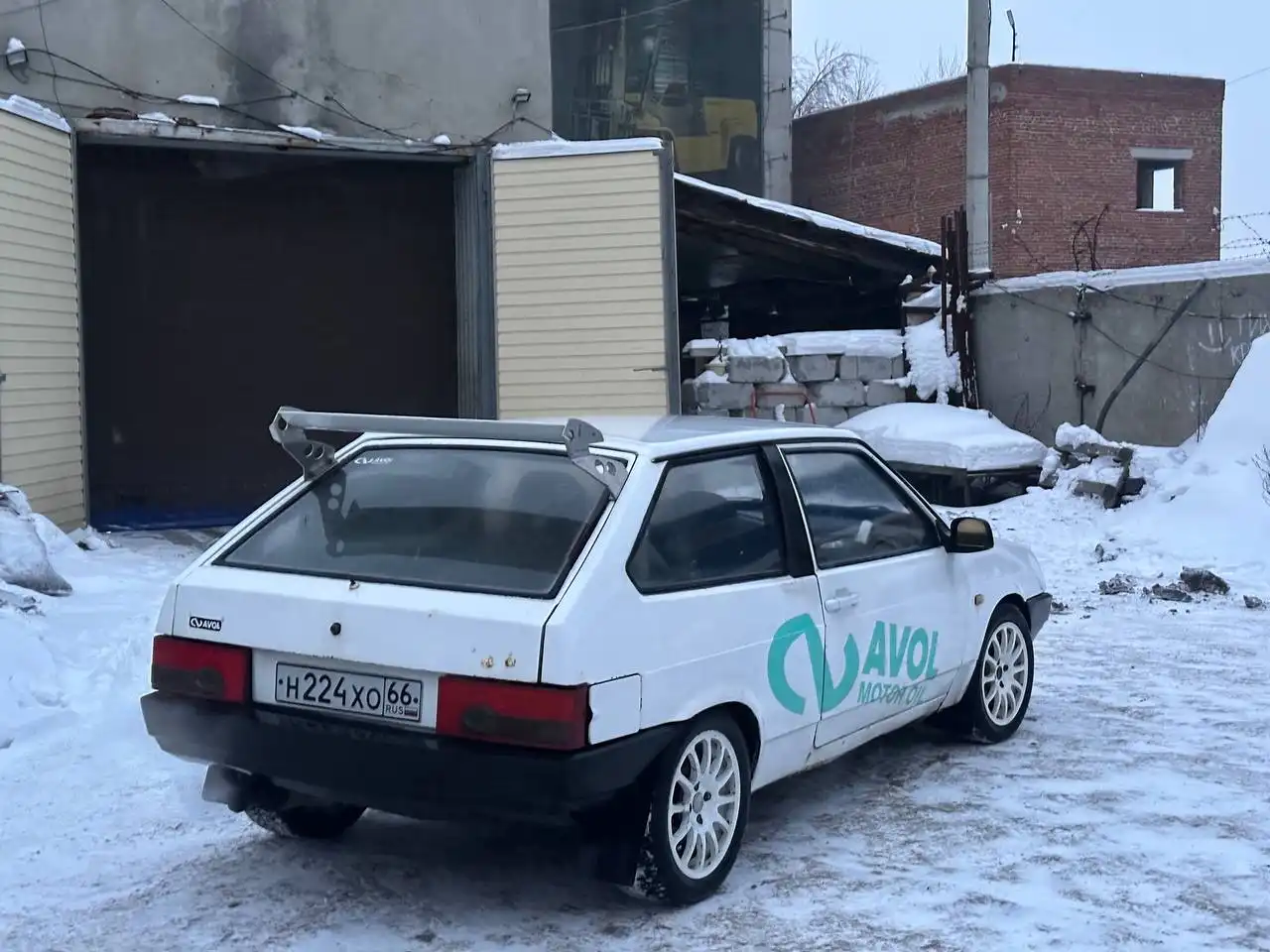 Продам ВАЗ 2108 с тюнингом двигателя и подвески