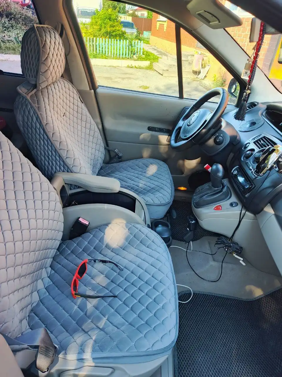 Автомобиль на полном ходу с АКПП - Авто в Тюмень