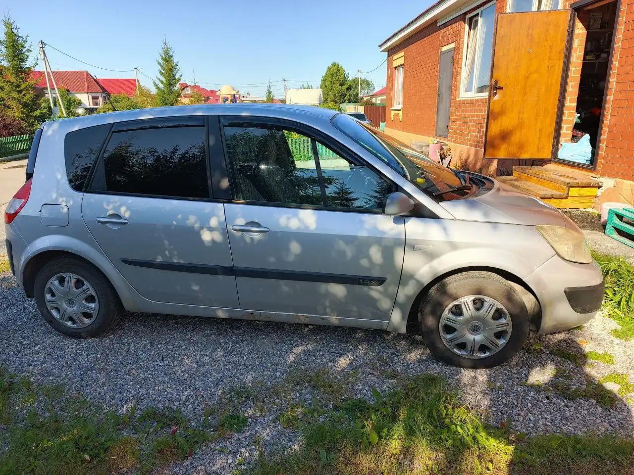 Автомобиль на полном ходу с АКПП - Авто в Тюмень