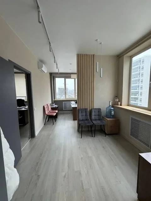 Продажа офисов 34 м² и 68 м² в центре Красноярска с видом на Енисей - Дома в Красноярск