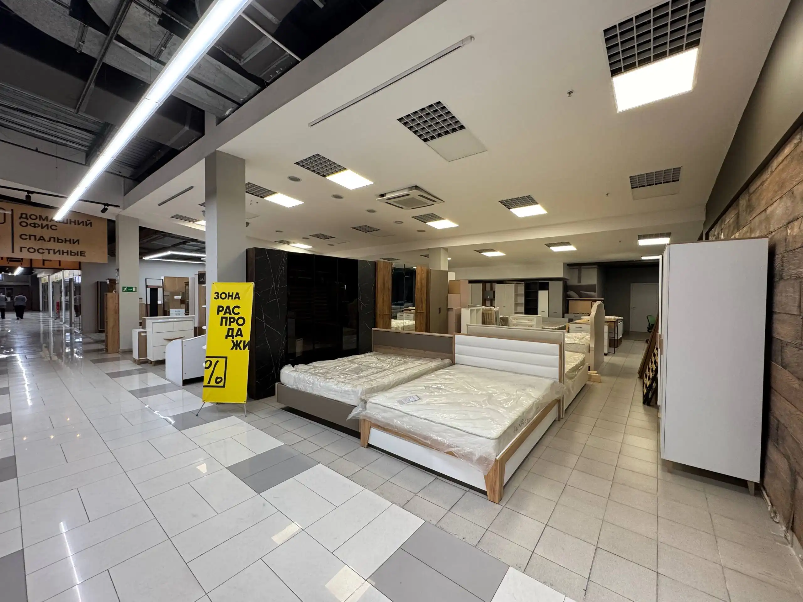 Аренда помещений в ТК «Командор» на Взлётке - Аренда коммерческой недвижимости (Недвижимость) в Красноярск