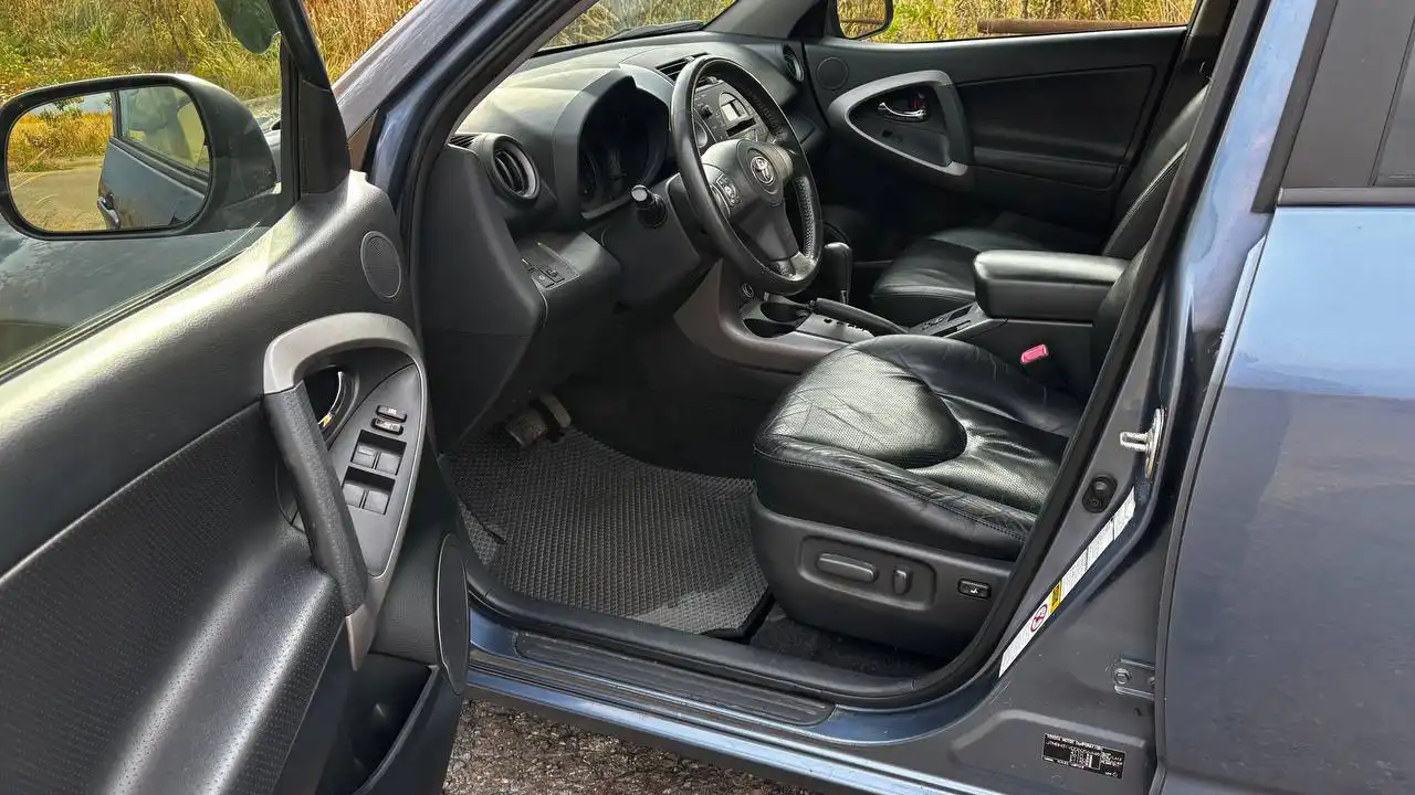 Продажа автомобиля Toyota 2007 года