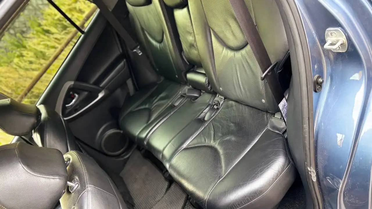 Продажа автомобиля Toyota 2007 года