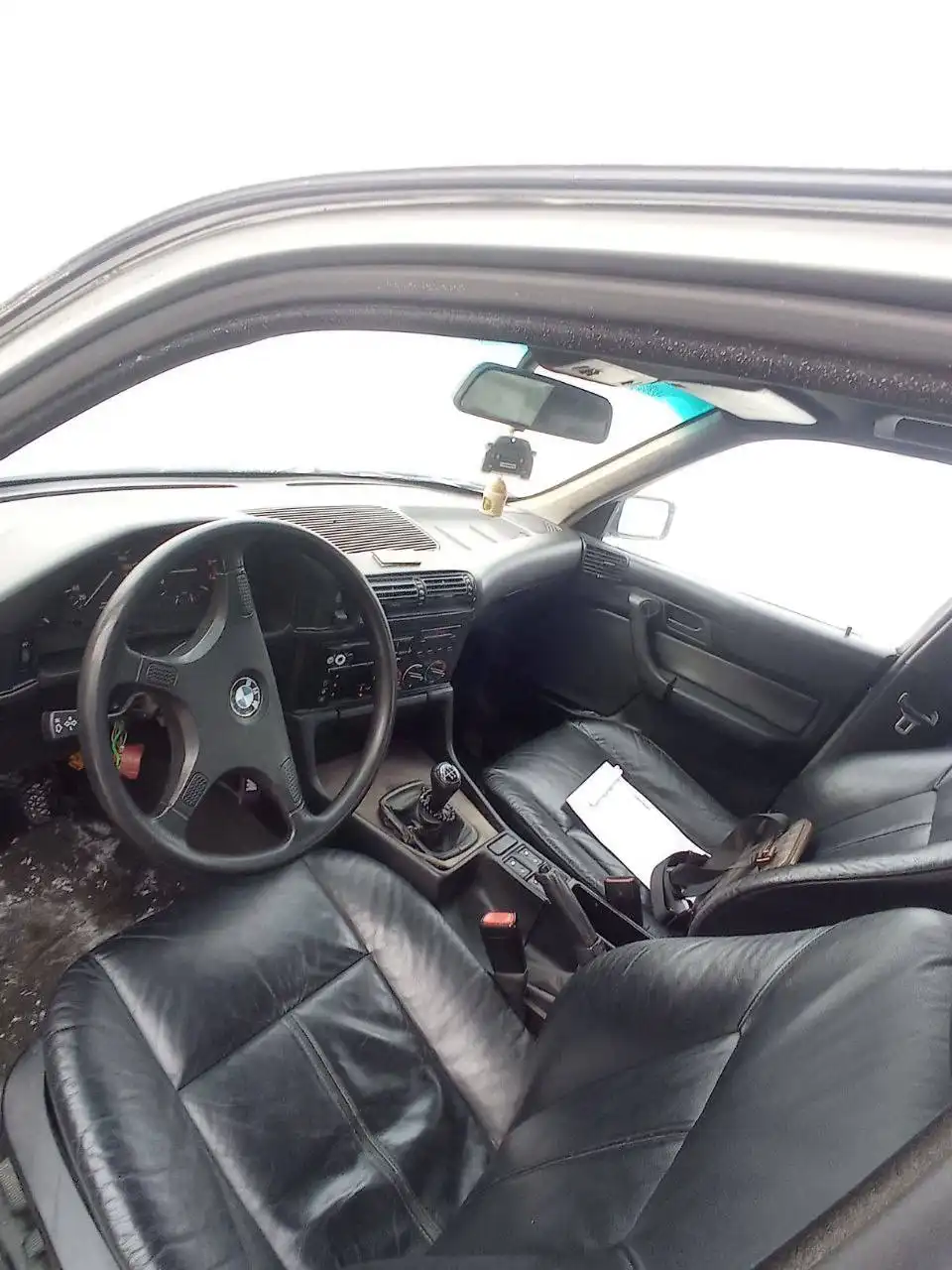 Продажа автомобиля BMW 1993 года с двигателем 2.5 М54Б25