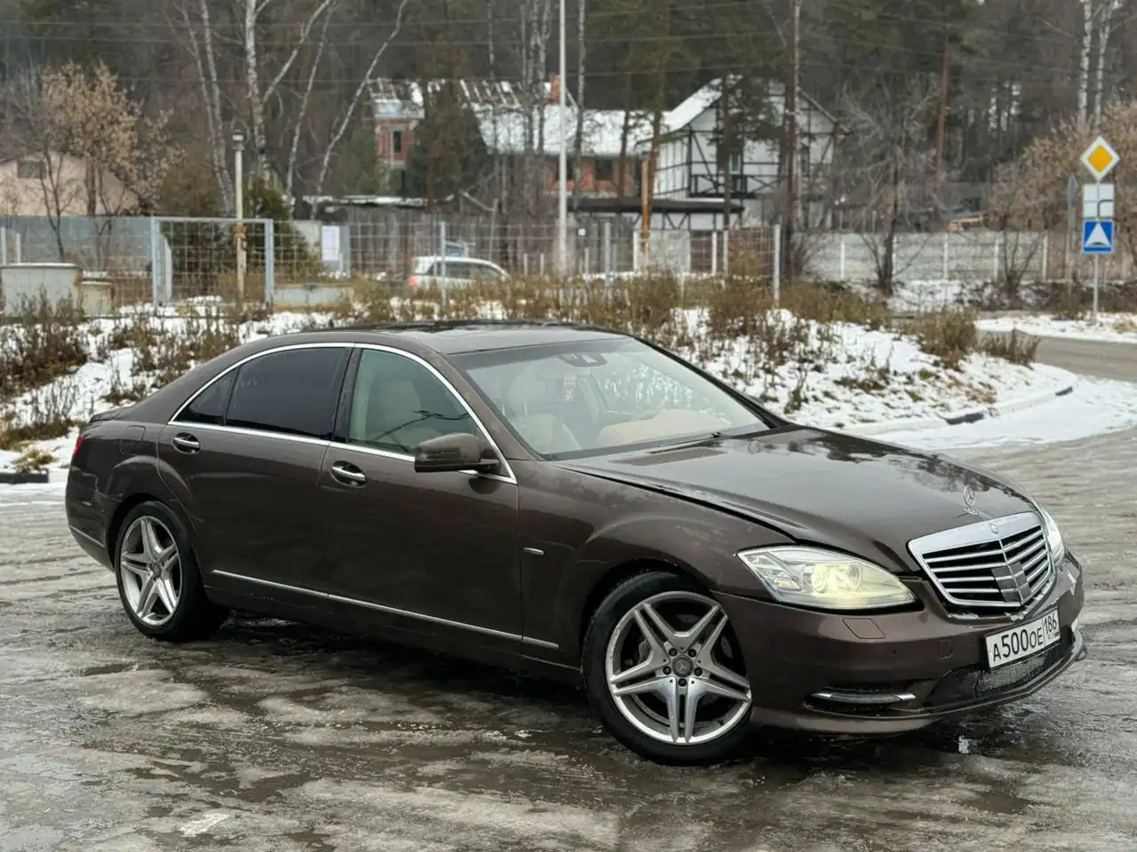 Mercedes-Benz 221 Long в коричневом цвете на разбор