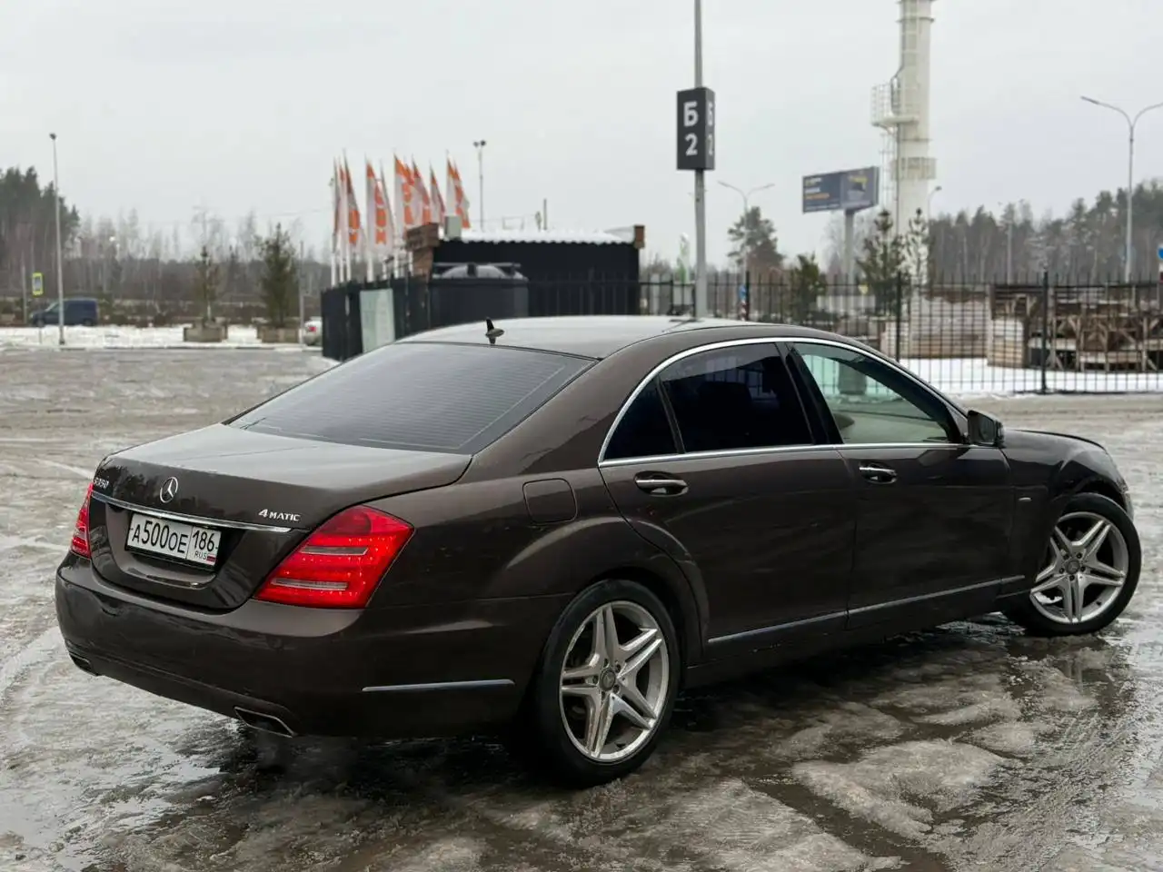 Mercedes-Benz 221 Long в коричневом цвете на разбор