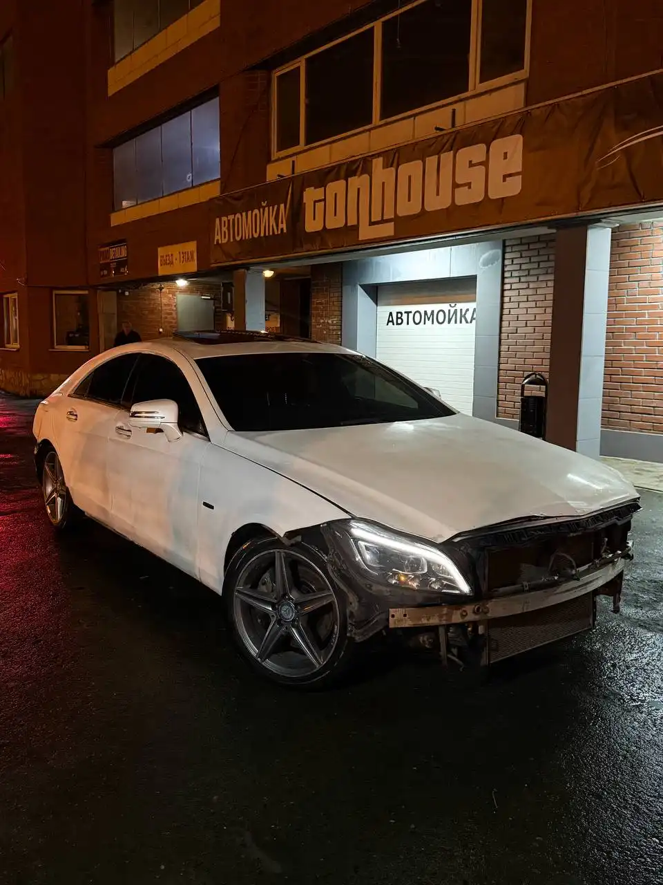 Mercedes CLS400 2015 года с пробегом 65.000 км